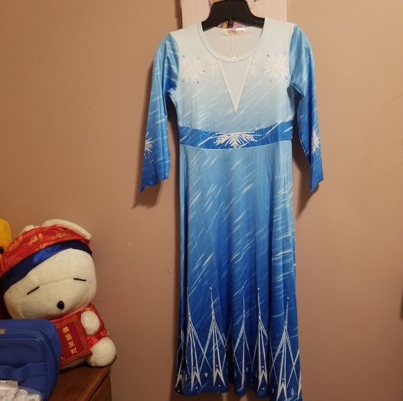 Elsa Outfit size 150 - Picture 2 of 2